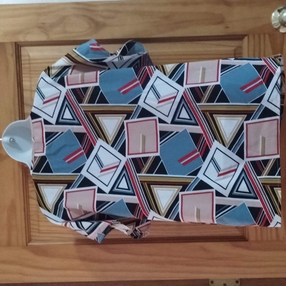 Geometric Patterned Women's Top - Picture 2 of 3